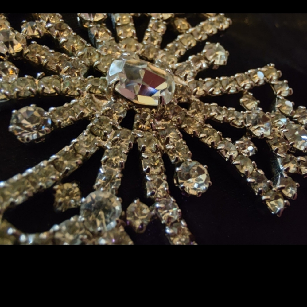 Vintage Rhinestone brooch - Picture 2 of 4